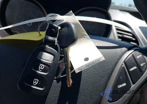 2015 Hyundai Elantra Se z USA, uszkodzony, nr VIN 5NPDH4AE8FH598863